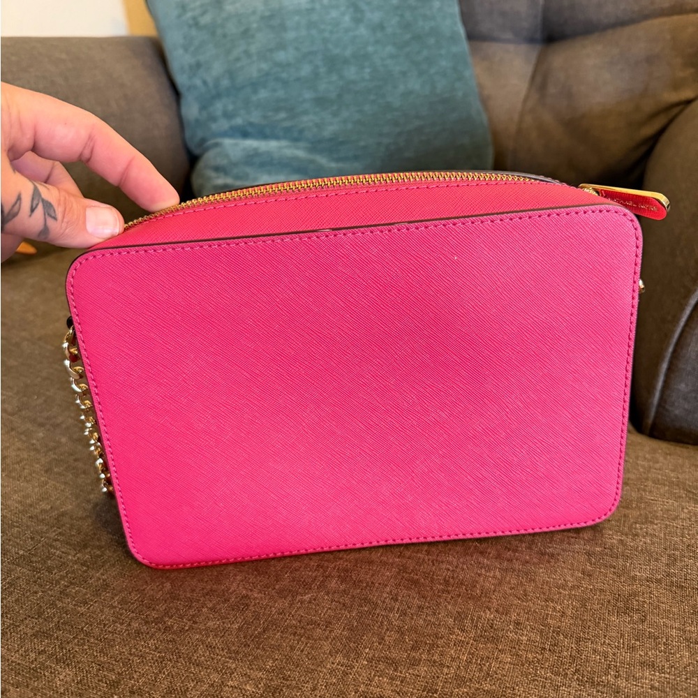Michael Kors Fuchsia Crossbody Bag with Gold Chain - Picture 2 of 4